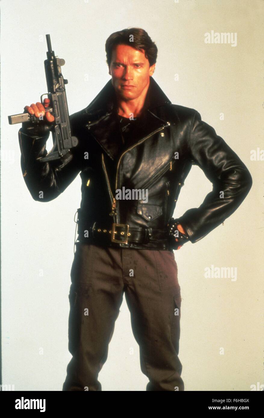 Erscheinungsdatum: 26. Oktober 1984 Film Titel: The Terminator-Regie: James Cameron STUDIO: Hemdale Film PLOT: ein Cyborg aus der Zukunft auf eine tödliche Mission geschickt. Er hat Sarah Connor, eine junge Frau zu töten, dessen Leben in kommenden Jahren eine große Bedeutung haben wird. Sarah hat nur einen Beschützer - Kyle Reese - auch aus der Zukunft geschickt. Der Terminator seine außergewöhnliche Intelligenz und Stärke verwendet, um Sarah zu finden, aber gibt es eine Möglichkeit, die scheinbar unzerstörbare Cyborg Bild zu stoppen: ARNOLD SCHWARZENEGGER als Terminator (Credit Bild: C Hemdale Filmunterhaltung/Bilder) Stockfoto
