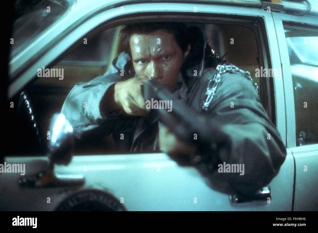 Erscheinungsdatum: 26. Oktober 1984 Film Titel: The Terminator-Regie: James Cameron STUDIO: Hemdale Film PLOT: ein Cyborg aus der Zukunft auf eine tödliche Mission geschickt. Er hat Sarah Connor, eine junge Frau zu töten, dessen Leben in kommenden Jahren eine große Bedeutung haben wird. Sarah hat nur einen Beschützer - Kyle Reese - auch aus der Zukunft geschickt. Der Terminator seine außergewöhnliche Intelligenz und Stärke verwendet, um Sarah zu finden, aber gibt es eine Möglichkeit, die scheinbar unzerstörbare Cyborg Bild zu stoppen: ARNOLD SCHWARZENEGGER als Terminator (Credit Bild: C Hemdale Filmunterhaltung/Bilder) Stockfoto