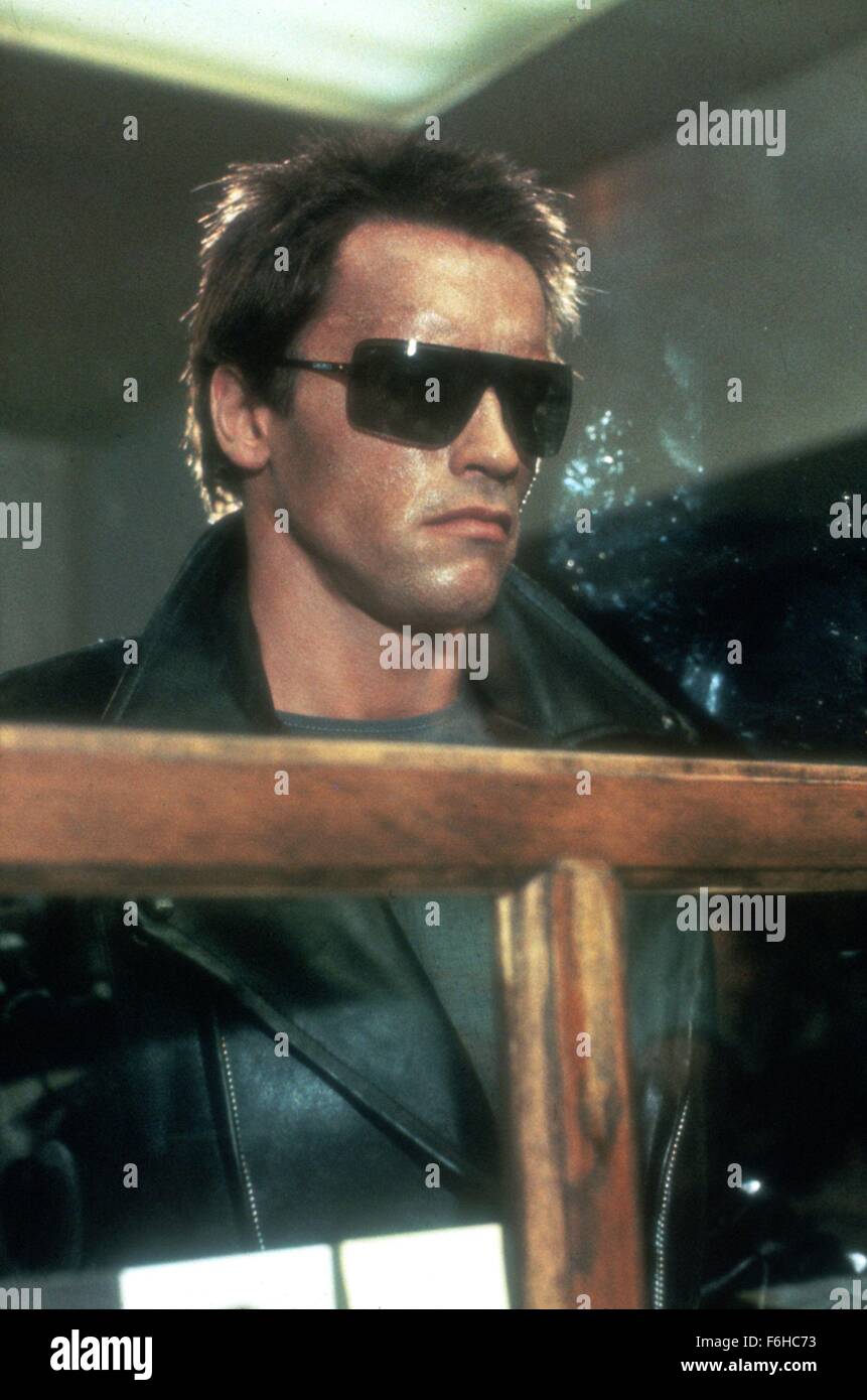 Erscheinungsdatum: 26. Oktober 1984 Film Titel: The Terminator-Regie: James Cameron STUDIO: Hemdale Film PLOT: ein Cyborg aus der Zukunft auf eine tödliche Mission geschickt. Er hat Sarah Connor, eine junge Frau zu töten, dessen Leben in kommenden Jahren eine große Bedeutung haben wird. Sarah hat nur einen Beschützer - Kyle Reese - auch aus der Zukunft geschickt. Der Terminator seine außergewöhnliche Intelligenz und Stärke verwendet, um Sarah zu finden, aber gibt es eine Möglichkeit, die scheinbar unzerstörbare Cyborg Bild zu stoppen: ARNOLD SCHWARZENEGGER als Terminator (Credit Bild: C Hemdale Filmunterhaltung/Bilder) Stockfoto