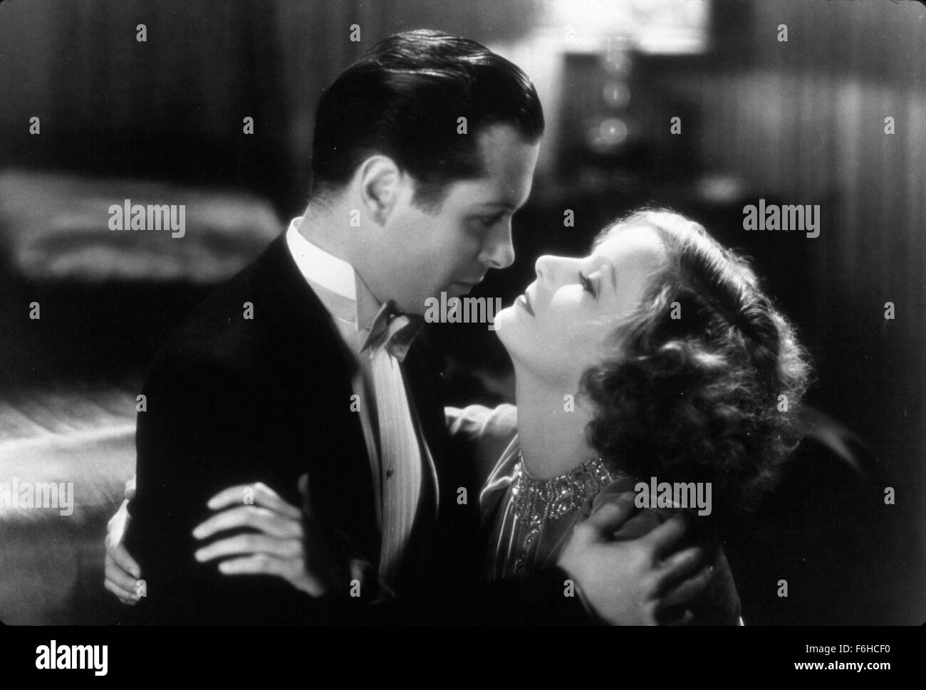 1931, Filmtitel: INSPIRATION, Regie: CLARENCE BROWN, Studio: MGM, abgebildet: CLARENCE BROWN, GRETA GARBO, ROBERT MONTGOMERY. (Bild Kredit: SNAP) Stockfoto