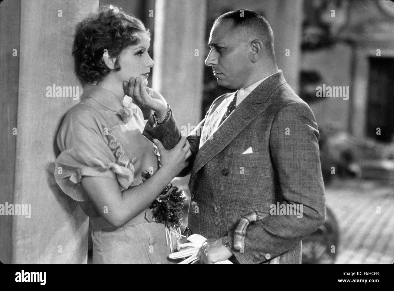 1932, Filmtitel: wie mir, Regie gewünscht: GEORGE FITZMAURICE, Studio: MGM, im Bild: GEORGE FITZMAURICE, GRETA GARBO. (Bild Kredit: SNAP) Stockfoto