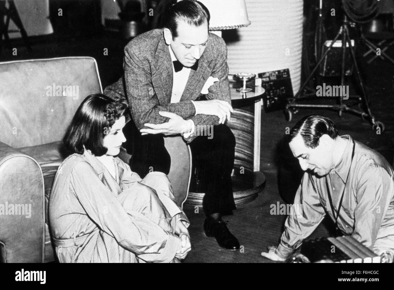 1939, Filmtitel: NINOTCHKA, Regie: ERNST LUBITSCH, Studio: MGM, abgebildet: MELVYN DOUGLAS, GRETA GARBO, ERNST LUBITSCH. (Bild Kredit: SNAP) Stockfoto