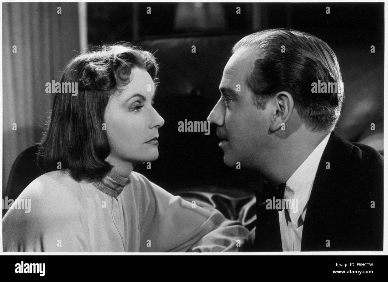 1939, Filmtitel: NINOTCHKA, Regie: ERNST LUBITSCH, Studio: MGM, abgebildet: 1939, MELVYN DOUGLAS, GRETA GARBO, Liebe. (Bild Kredit: SNAP) Stockfoto