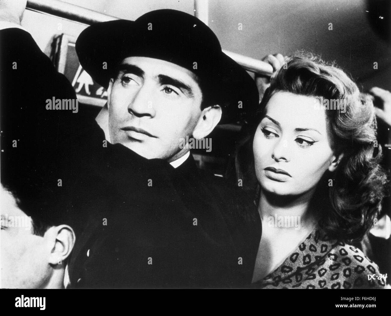 1953, Filmtitel: Tag vor Gericht (UN GIORNO IN PRETURA), Regie: STEFANO VANZINA, abgebildet: SOPHIA LOREN, ALBERTO SORDI. (Bild Kredit: SNAP) Stockfoto