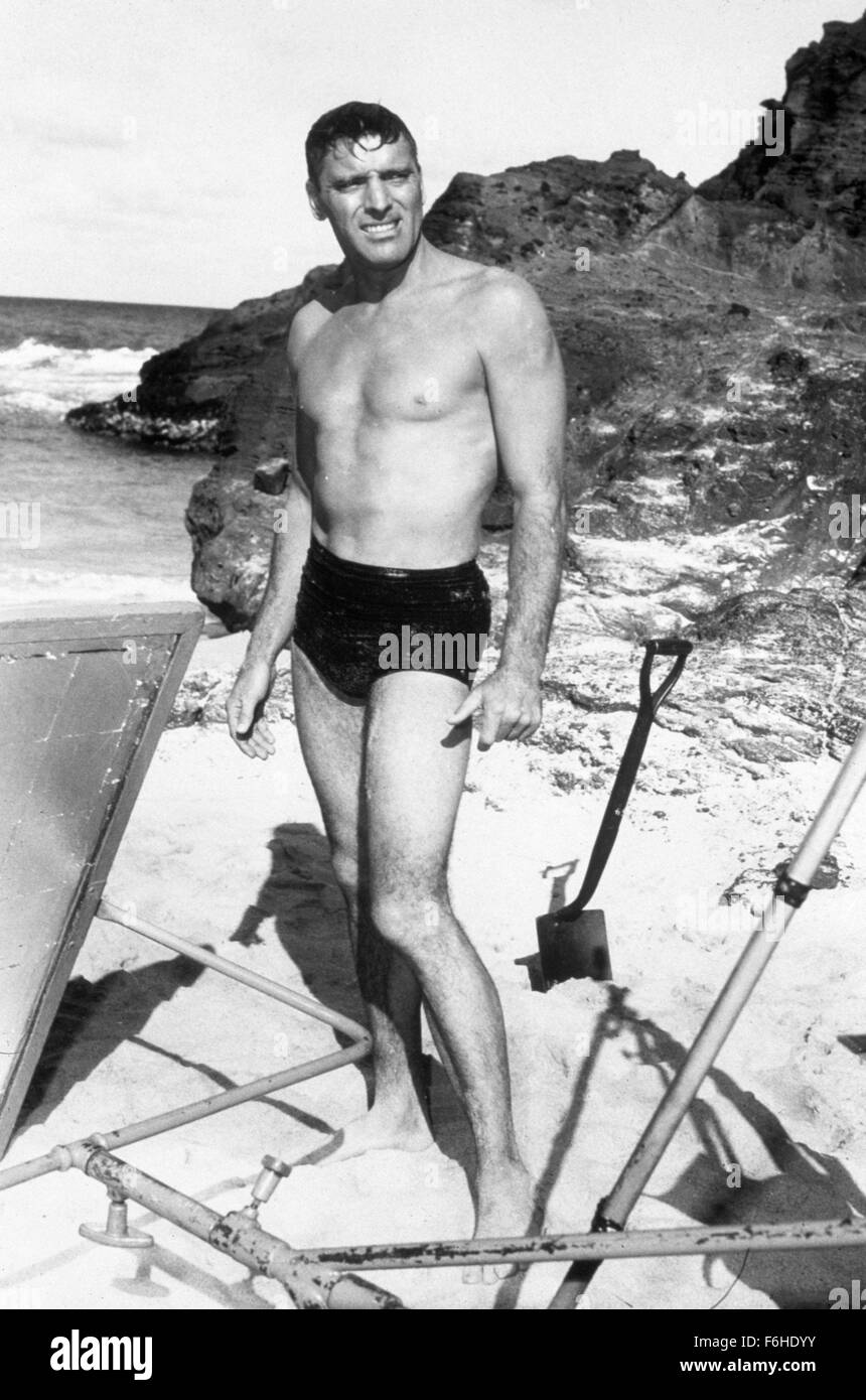 1953, Filmtitel: FROM HERE TO ETERNITY, Regisseur: FRED ZINNEMANN, Studio: COLUMBIA, im Bild: 1953, AWARDS - Akademie, Strand, BEEFCAKE, bestes Bild, DRAMA, HAWAII, BURT LANCASTER, Liebe (Kriegszeiten ROMANCE), Militär-Leben, Romantik, Krieg. (Bild Kredit: SNAP) Stockfoto