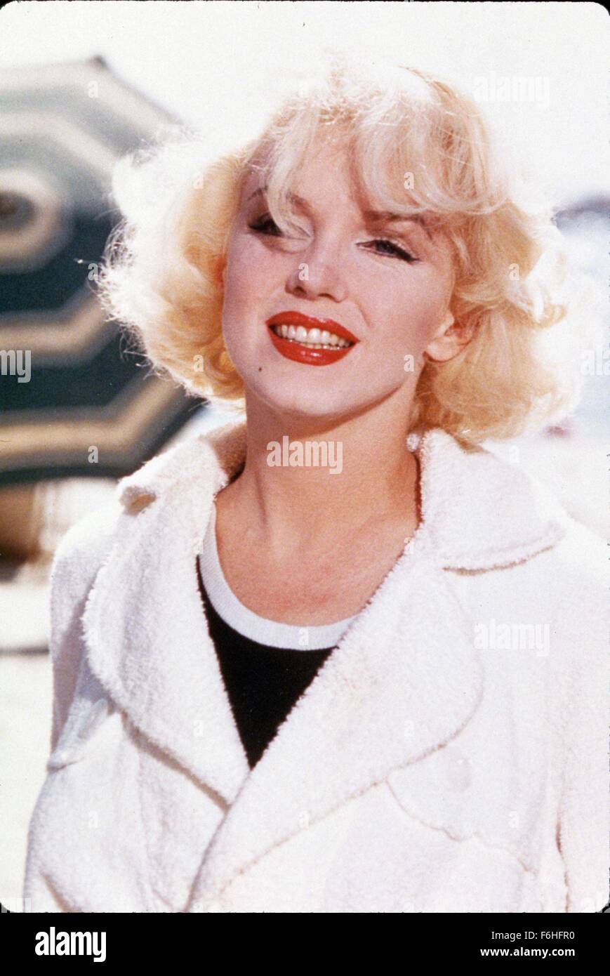 1959, Filmtitel: SOME LIKE IT HOT, Direktor: BILLY WILDER, Studio: UA, im Bild: MARILYN MONROE, rote Lippen, Haare im Gesicht, Gewand. (Bild Kredit: SNAP) Stockfoto