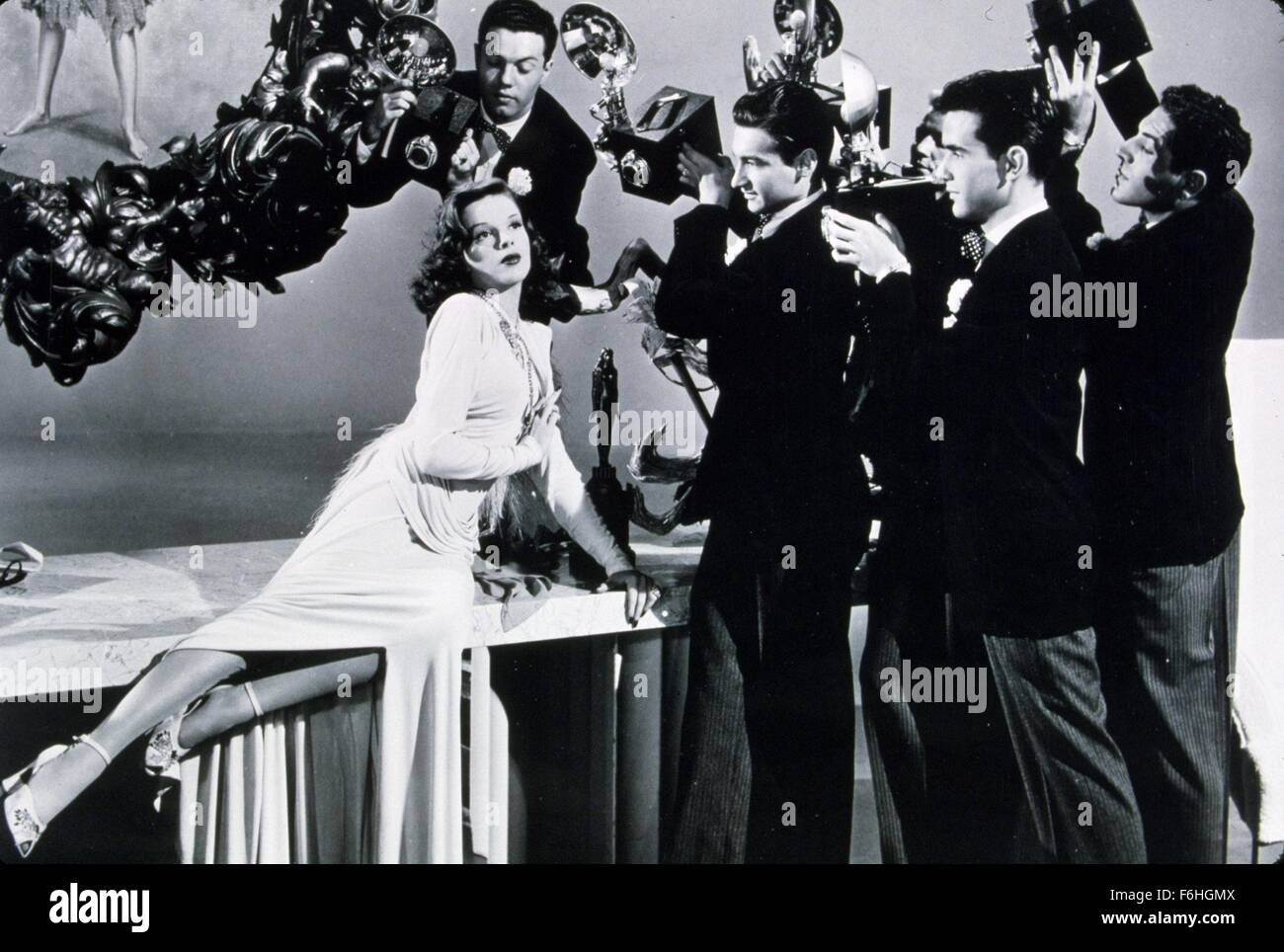 1946, Filmtitel: ZIEGFELD FOLLIES, Regie: VINCENTE MINNELLI, Studio: MGM, im Bild: Chor, JUDY GARLAND. (Bild Kredit: SNAP) Stockfoto