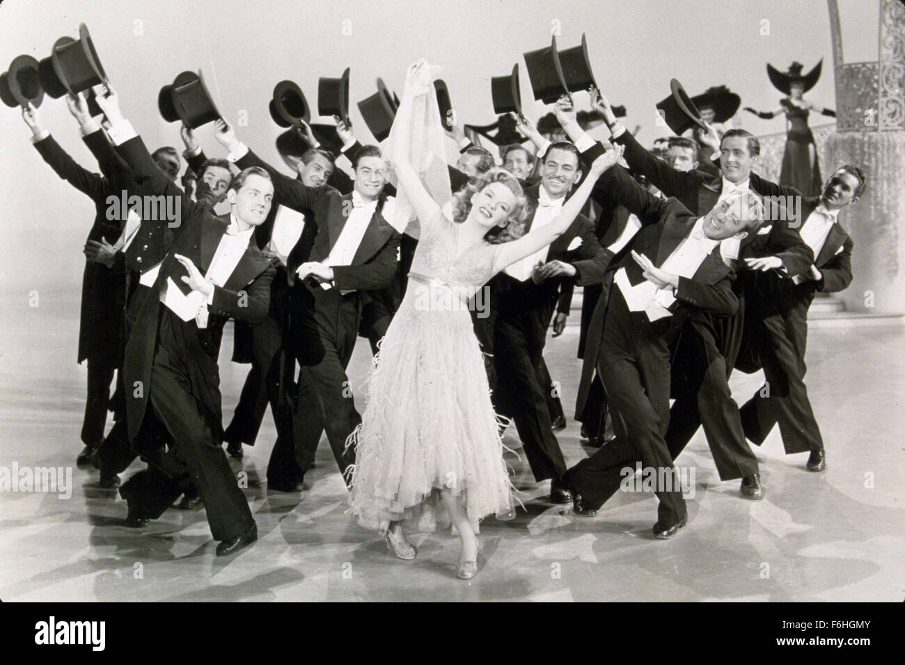 1946, Filmtitel: TILL THE CLOUDS BY, Regie Roll: RICHARD WHORF, Studio: MGM, im Bild: Chor, JUDY GARLAND. (Bild Kredit: SNAP) Stockfoto
