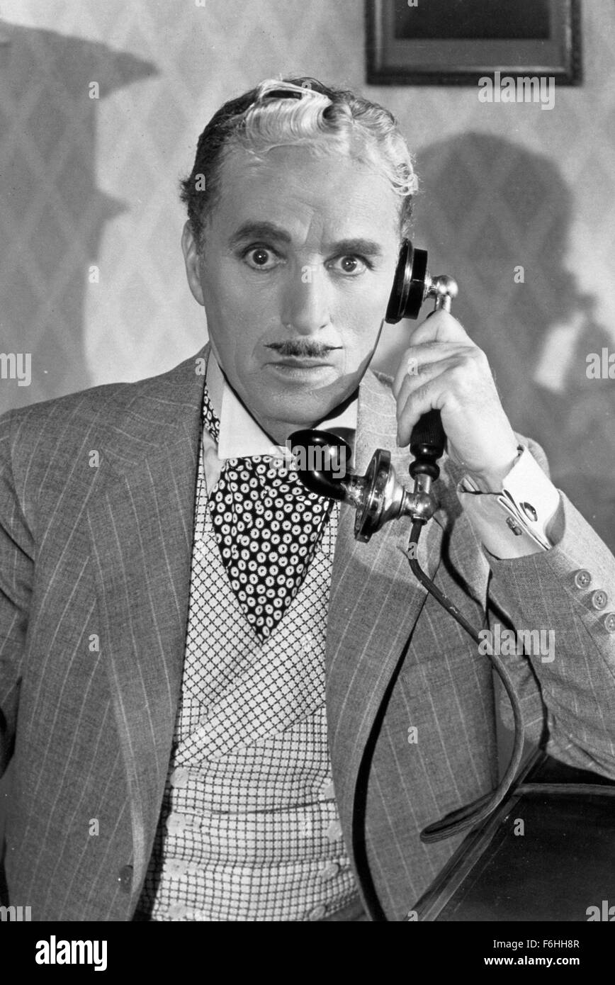 1947, Filmtitel: MONSIEUR VERDOUX, Regie: CHARLES CHAPLIN, Studio: UNITED ARTISTS, abgebildet: CHARLES CHAPLIN, telefonieren. (Bild Kredit: SNAP) Stockfoto