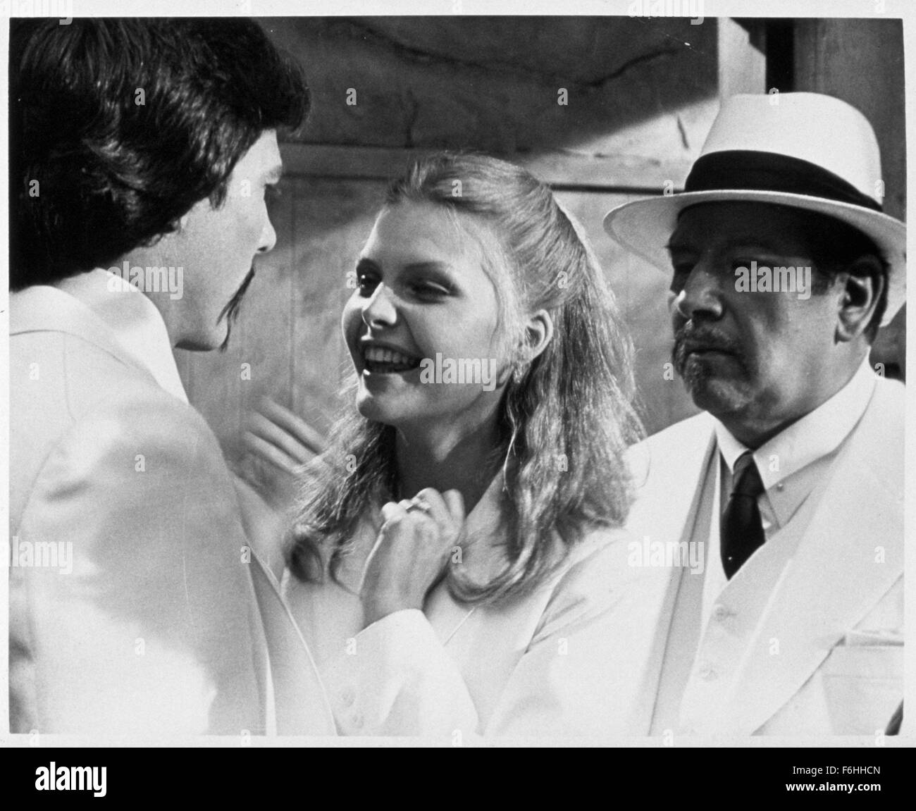 Datum der Freigabe: 1. Februar 1981 Film Titel: Charlie Chan und der Fluch der Drachenkönigin STUDIO: amerikanische Kino Produktionen Regie: Clive Donner PLOT: berühmte Detektiv Charlie Chan heißt aus dem Ruhestand, einen San Francisco Detektiv eine mysteriöse Mordserie lösen zu helfen. Chan Begegnungen mit seinem tollpatschigen Enkel als sein Kumpel auch einen alten Erzfeind bekannt als Dragon Queen, der Hauptverdächtige Bild: Regisseur CLIVE DONNER, RICHARD HATCH, MICHELLE PFEIFFER (Credit Bild: C American Cinema Productions/Entertainment Pictures) Stockfoto