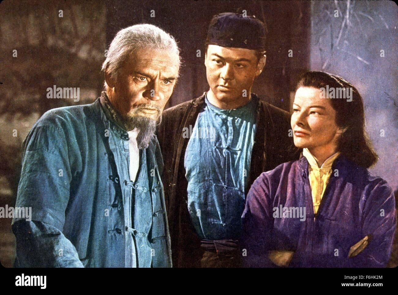 Filmtitel 1944: DRAGON SEED, Regie: JACK CONWAY, Studio: MGM, abgebildet: asiatischen Make-up, TURHAN BEY, SPITZBART, KATHARINE HEPBURN, WALTER HUSTON, ORIENTAL. (Bild Kredit: SNAP) Stockfoto