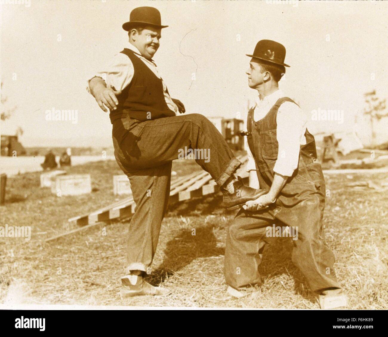1928, Filmtitel: den letzten Schliff, Regie: CLYDE BRUCKMAN, Studio: MGM, abgebildet: CLYDE BRUCKMAN, OLIVER HARDY, LAUREL & HARDY. (Bild Kredit: SNAP) Stockfoto