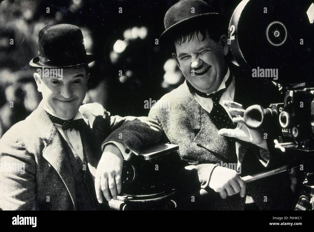 1938, Filmtitel: BLOCKHEADS, Regie: JOHN G BLYSTONE, Studio: MGM, abgebildet: JOHN G BLYSTONE, OLIVER HARDY, LAUREL & HARDY. (Bild Kredit: SNAP) Stockfoto