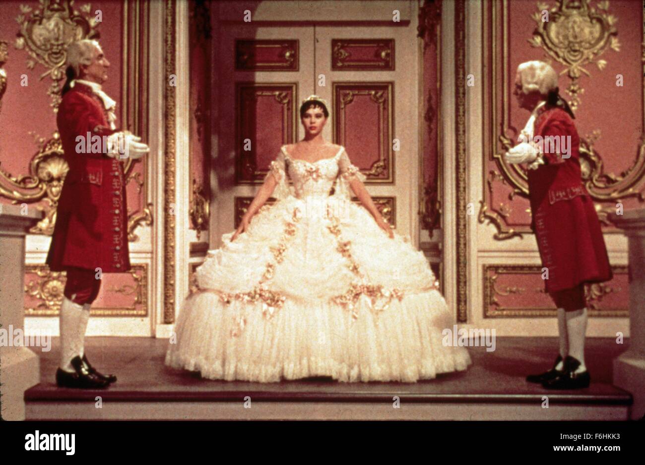 1955, Filmtitel: GLASSCHUH, Regie: CHARLES WALTERS, Studio: MGM, abgebildet: LESLIE CARON. (Bild Kredit: SNAP) Stockfoto