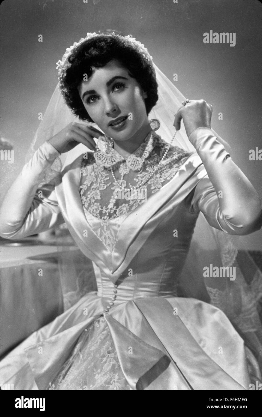 1950, Filmtitel: Vater der Braut, Regie: VINCENTE MINNELLI, Studio: MGM, abgebildet: Kleidung, ELIZABETH TAYLOR, Braut, Brautkleid, STUDIO, PORTRAIT. (Bild Kredit: SNAP) Stockfoto