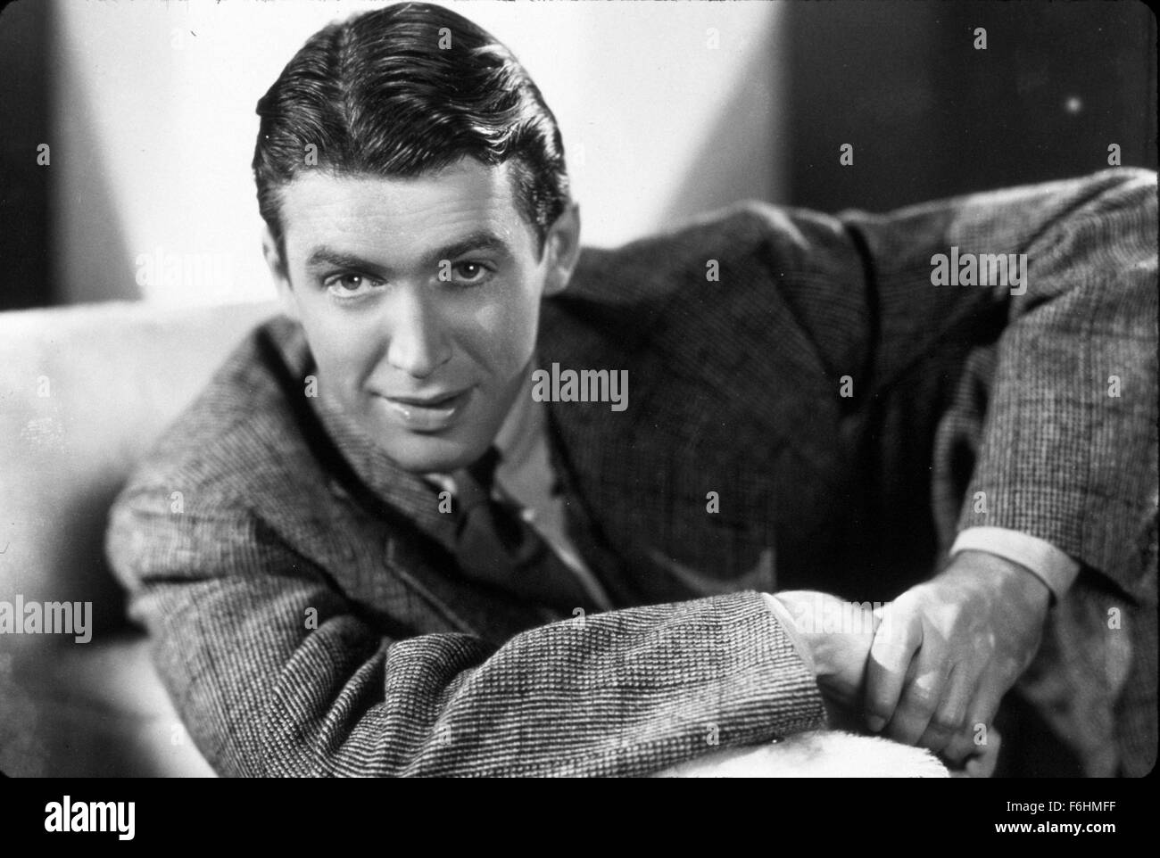 1938, Filmtitel: SIE nicht mitnehmen es, Regie: FRANK CAPRA, Studio: COLUMBIA, im Bild: sitzend, JAMES STEWART, COUCH, intensiv, D & M, Gespräch, CASUAL, FILM noch. (Bild Kredit: SNAP) Stockfoto