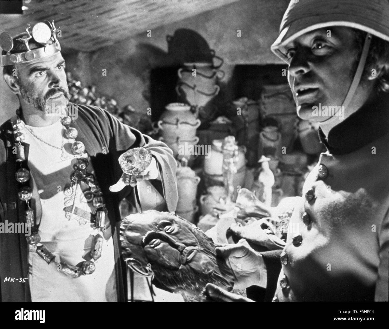 1975, Filmtitel: Mann, König, Direktor wäre: JOHN HUSTON, im Bild: MICHAEL CAINE, SEAN CONNERY. (Bild Kredit: SNAP) Stockfoto