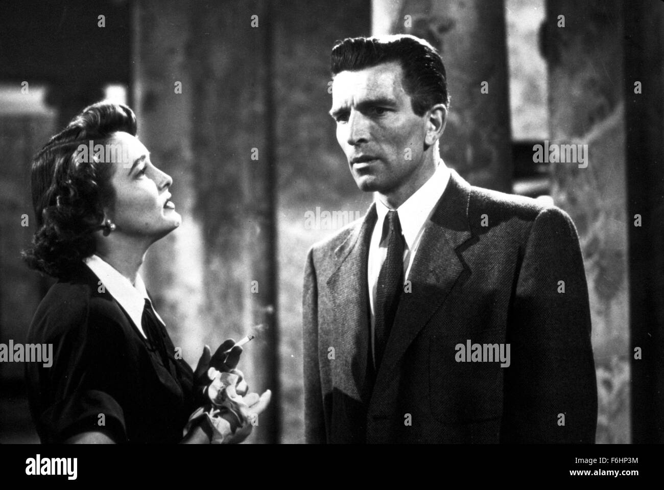 1951, Filmtitel: Tag die Erde STILL, Direktor Stand: ROBERT WISE, Studio: FOX, im Bild: Befragung, verwirrt, Haar - gekämmt, paar, 1951, PATRICIA NEAL, MICHAEL RENNIE, Sci-Fi. (Bild Kredit: SNAP) Stockfoto