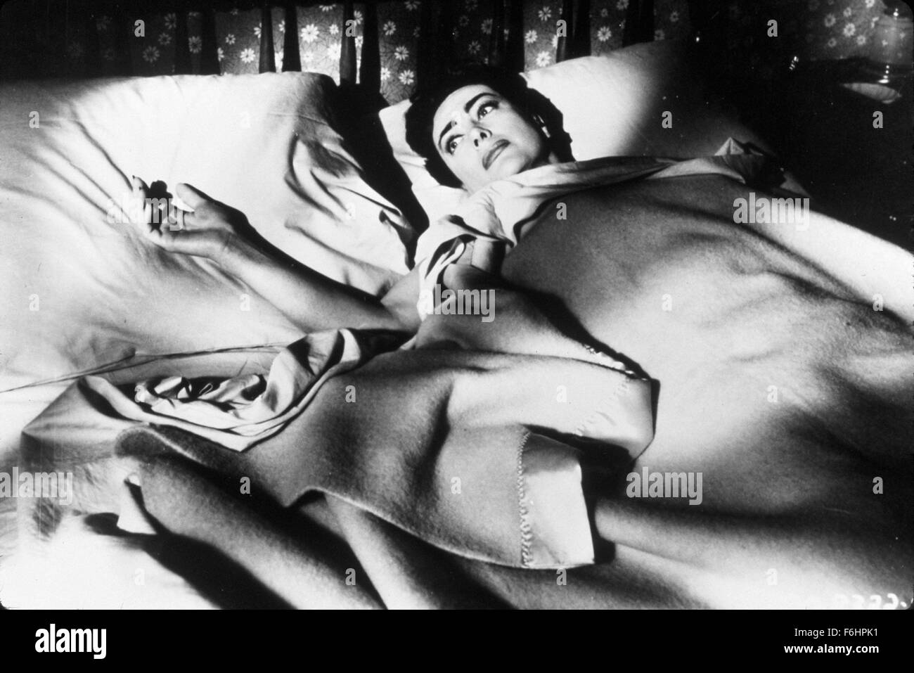 1952, Filmtitel: plötzliche Angst, Regie: DAVID MILLER, im Bild: Bett (IN/ON), JOAN CRAWFORD. (Bild Kredit: SNAP) Stockfoto