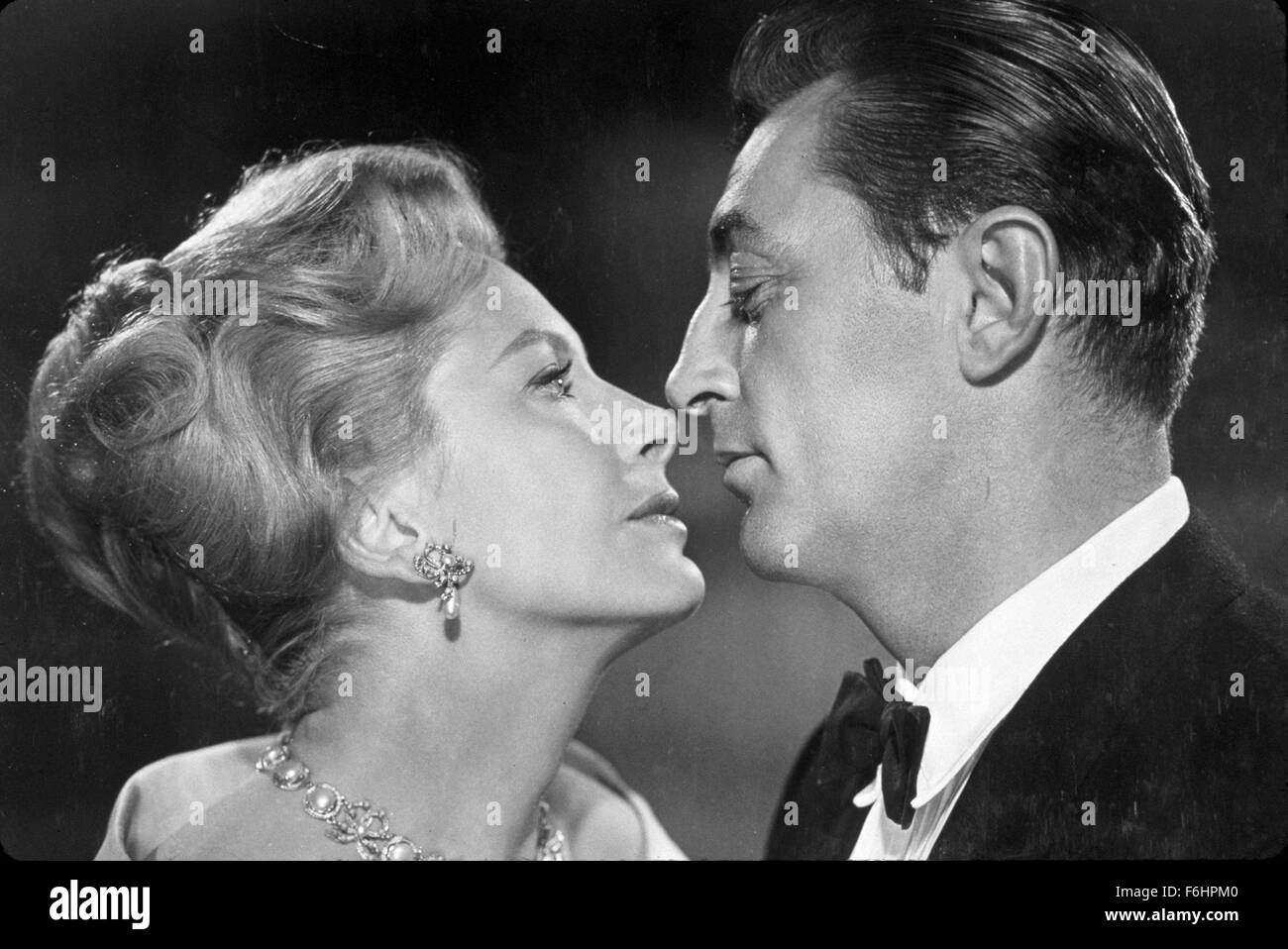 1961, Filmtitel: GRASS IS GREENER, Regie: STANLEY DONEN, Studio: UNIVERSAL, abgebildet: STANLEY DONEN, DEBORAH KERR, ROBERT MITCHUM. (Bild Kredit: SNAP) Stockfoto