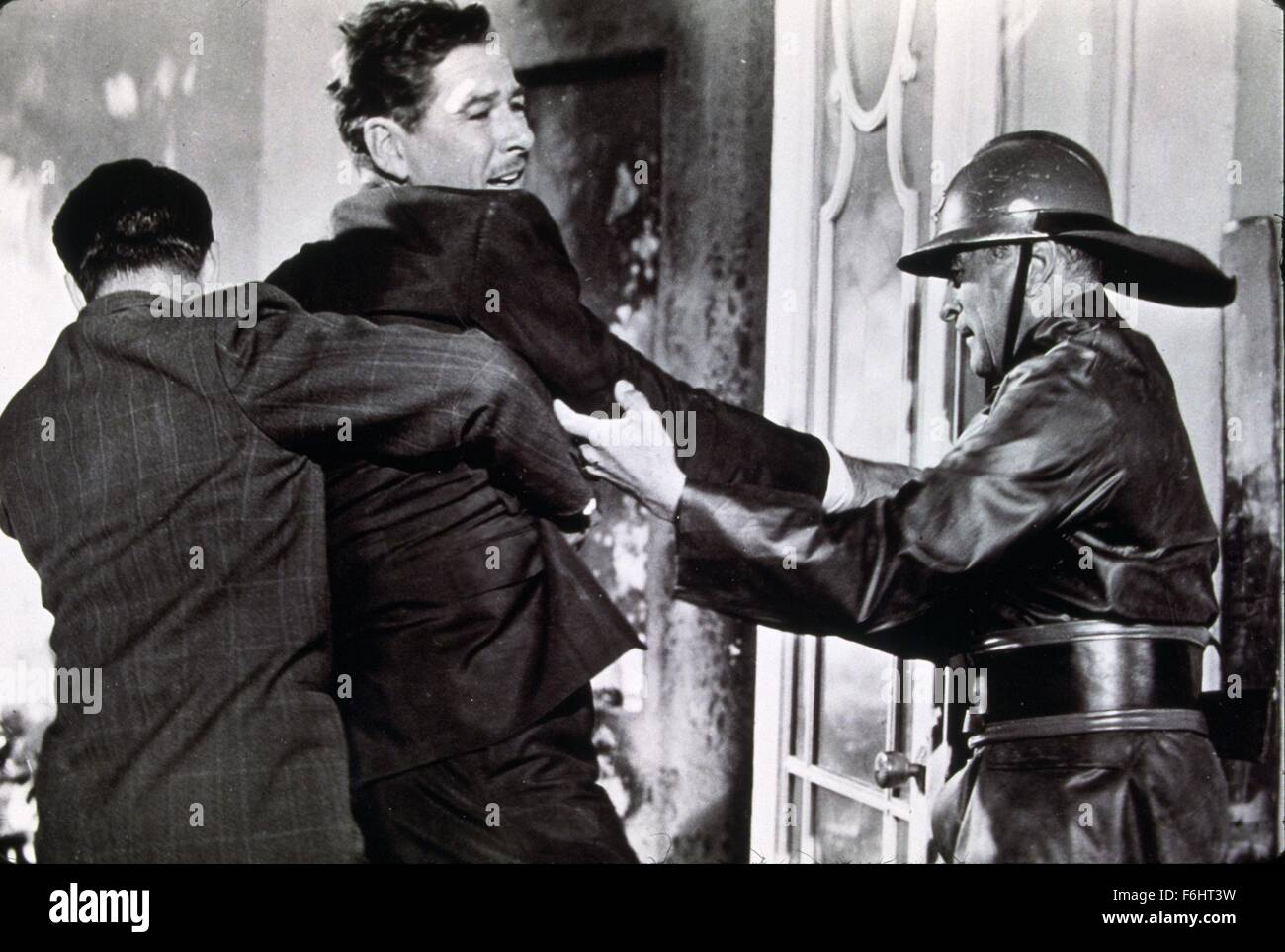 1956, Filmtitel: ISTANBUL, Regie: JOSEPH PEVNEY, Studio: UNIV, abgebildet: ERROL FLYNN. (Bild Kredit: SNAP) Stockfoto