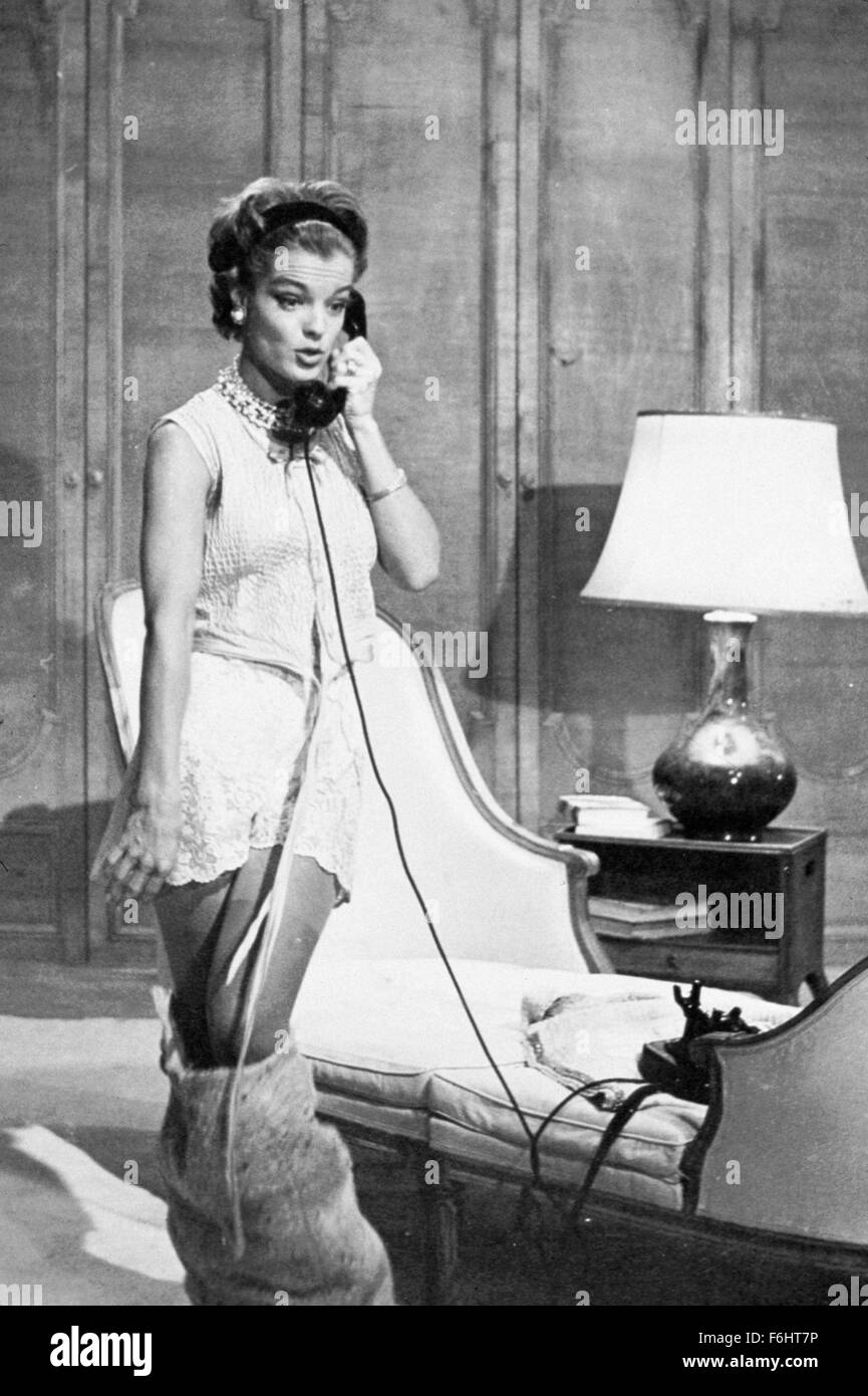 1962, Filmtitel: BOCCACCIO 70, Regie: LUCHINO VISCONTI, Studio: Botschaft, im Bild: ROMY SCHNEIDER, telefonieren. (Bild Kredit: SNAP) Stockfoto