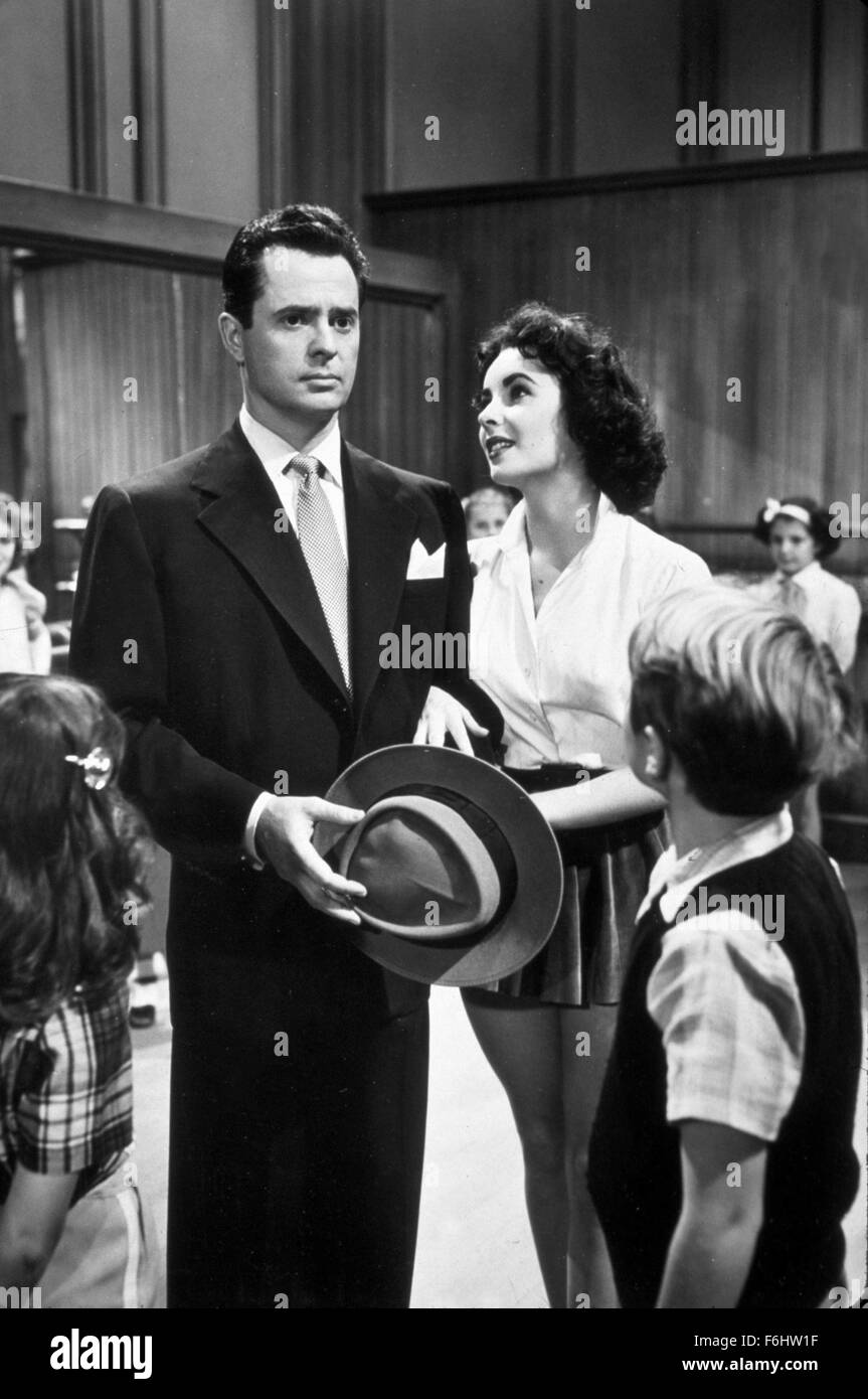 1952, Filmtitel: Liebe ist besser als jemals, Regie: STANLEY DONEN, Studio: MGM, abgebildet: LARRY PARKS, ELIZABETH TAYLOR, bewundern, Hut, Anzug, liebevoll. (Bild Kredit: SNAP) Stockfoto