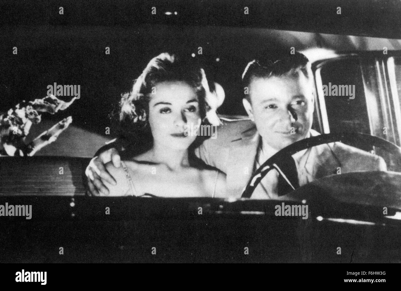 1957, Filmtitel: INVASION der Untertasse Männer, Regie: EDWARD L CAHN, Studio: AIP, abgebildet: EDWARD L CAHN, GLORIA CASTILLO. (Bild Kredit: SNAP) Stockfoto