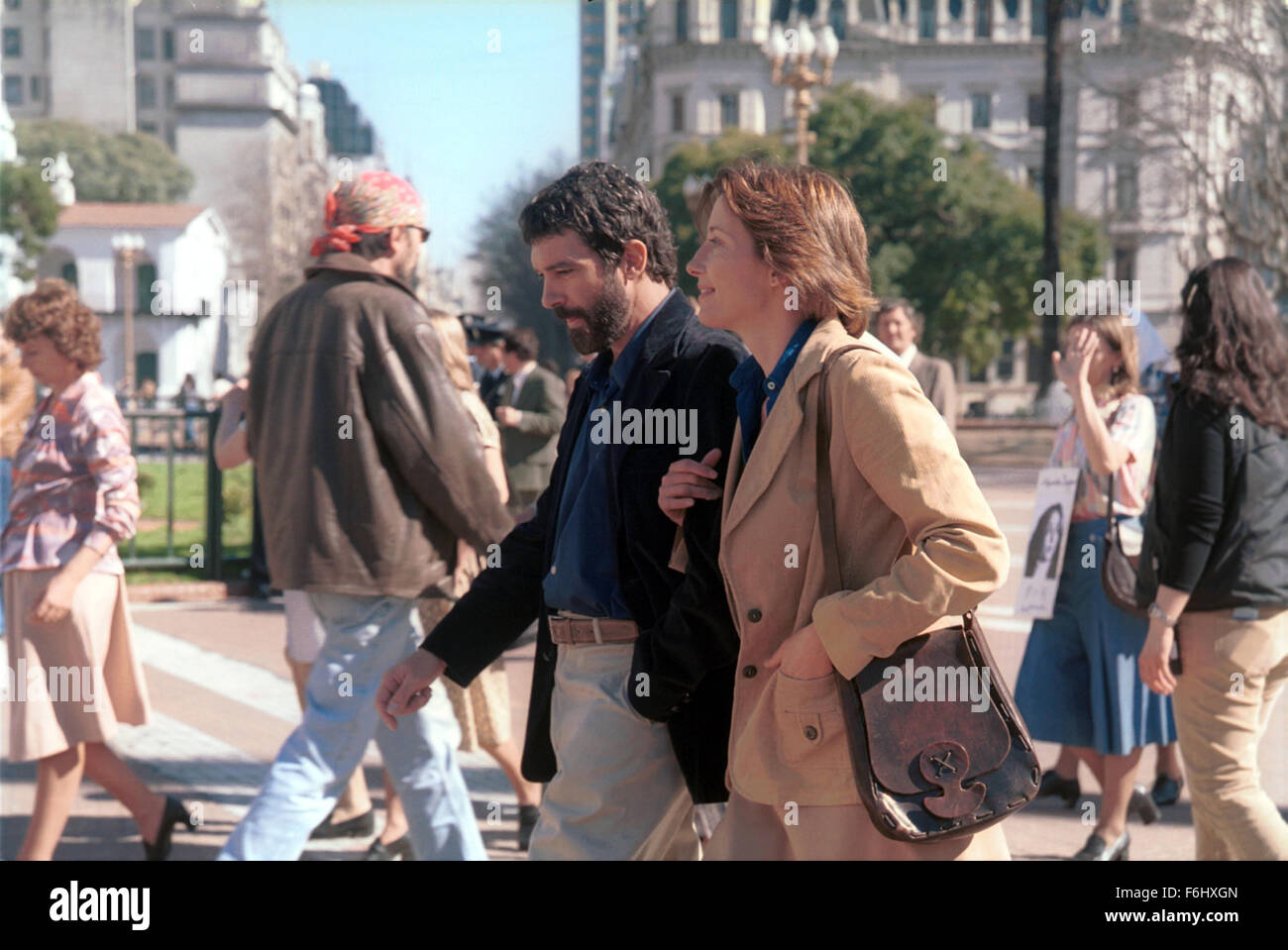10. August 2002; Buenos Aires, Brasilien; Schauspieler ANTONIO BANDERAS und Schauspielerin EMMA THOMPSON Sterne in "Imagining Argentina" unter der Regie von Christopher Hampton, durch Veröffentlichung im Jahr 2003...  (Bild Kredit: Remi Agentur) Stockfoto