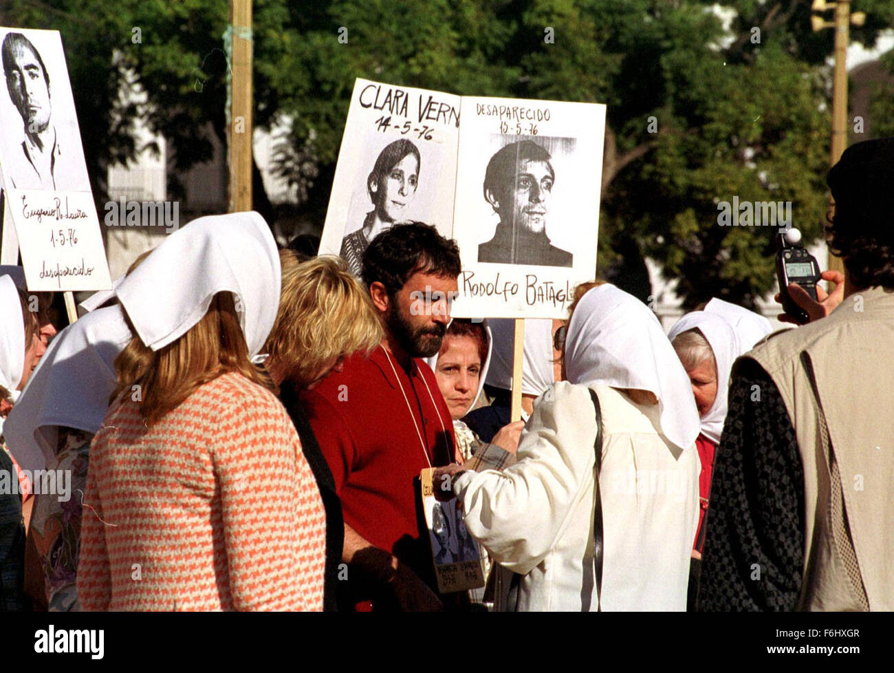 10. August 2002; Buenos Aires, Brasilien; Schauspieler ANTONIO BANDERAS und Schauspielerin EMMA THOMPSON Sterne in "Imagining Argentina" unter der Regie von Christopher Hampton, durch Veröffentlichung im Jahr 2003...  (Bild Kredit: Remi Agentur) Stockfoto