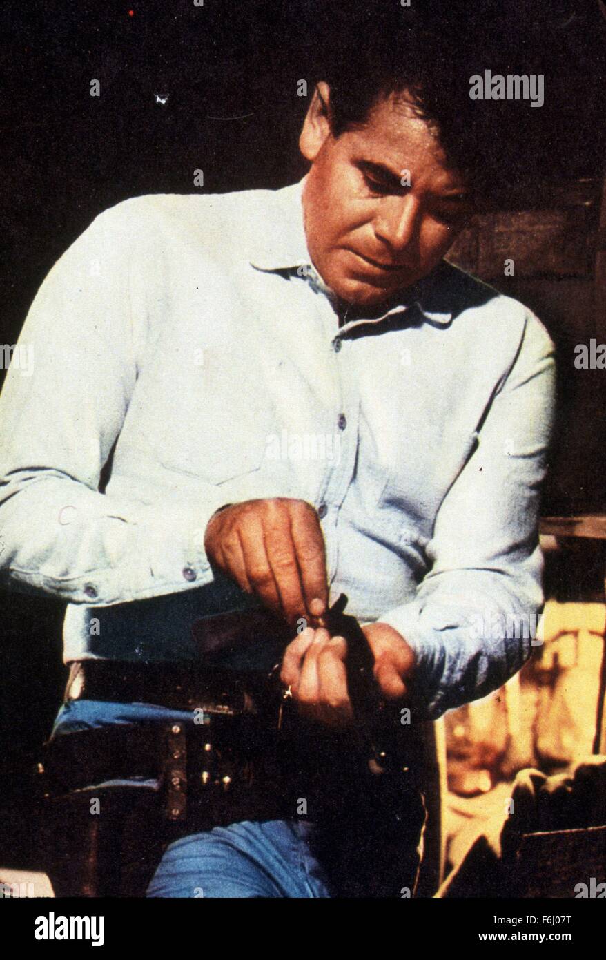 1956, Filmtitel: schnellste Waffe lebendig, Regie: RUSSELL ROUSE, Studio: MGM, abgebildet: GLENN FORD. (Bild Kredit: SNAP) Stockfoto