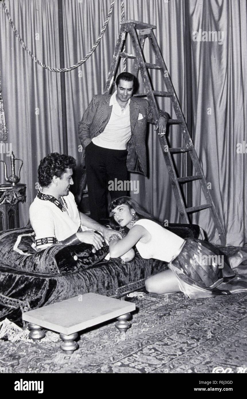 1952, Filmtitel: Sklaven von BABYLON, im Bild: LINDA CHRISTIAN, RICHARD CONTE, verheiratete Paare. (Bild Kredit: SNAP) Stockfoto