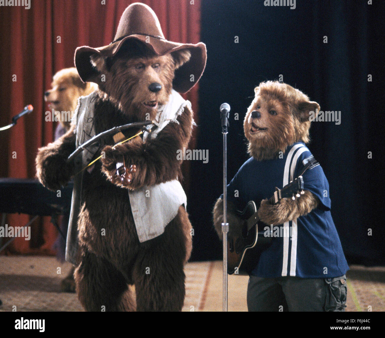 8. Dezember 2002; Hollywood, Kalifornien, USA; STEPHEN ROOT als Stimme der Zeb Zoober und HALEY JOEL OSMENT als die Stimme von Beary Barrington in der Familie, musical, Komödie '' The Country Bears"unter der Regie von Peter Hastings. Stockfoto