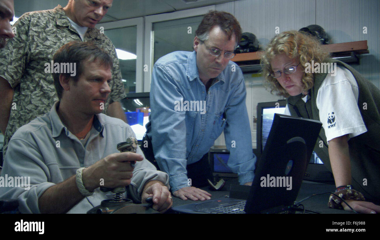 31. März 2003; Hollywood, Kalifornien, USA; BILL PAXTON als selbst mit Marine-Experten-Team/Besetzung von der Familie Dokumentarfilm '' Ghosts of the Abyss'' unter der Regie von James Cameron. Stockfoto