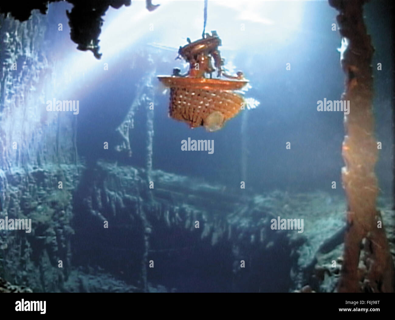 31. März 2003; Hollywood, Kalifornien, USA; Unterwasser Schuss von der Titanic aus der Familie Dokumentation '' Ghosts of the Abyss'' unter der Regie von James Cameron. Stockfoto