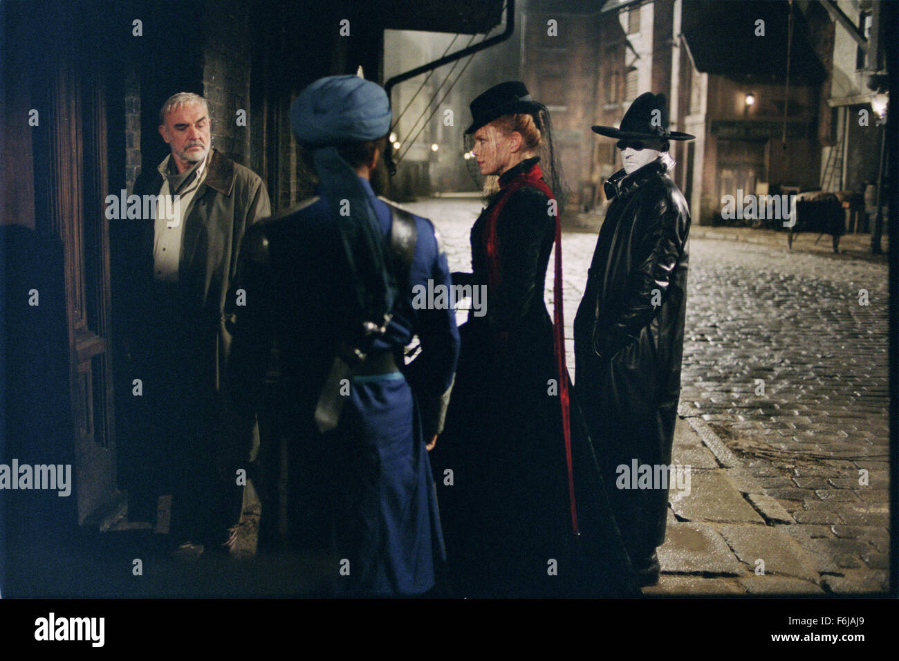 11. Juli 2003; Los Angeles, Kalifornien, USA; Schauspieler SEAN CONNERY Stars wie Allan Quartermain, NASEERUDDIN SHAH Stars wie Captain Nemo, PETA WILSON als Mina Harker und TONY CURRAN als The Invisible Man im 20. Jahrhundert Fox-Fantasy-Film, "The League of Extraordinary Gentlemen." Stockfoto