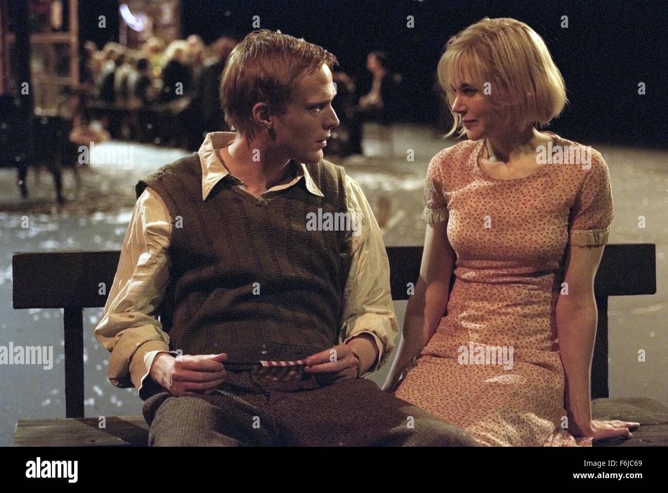 19. Mai 2003; London, England, Vereinigtes Königreich; NICOLE KIDMAN als Grace Mulligan und PAUL BETTANY als Tom Edison in dem packenden Drama "Dogville" unter der Regie von Lars Von Trier Stockfoto