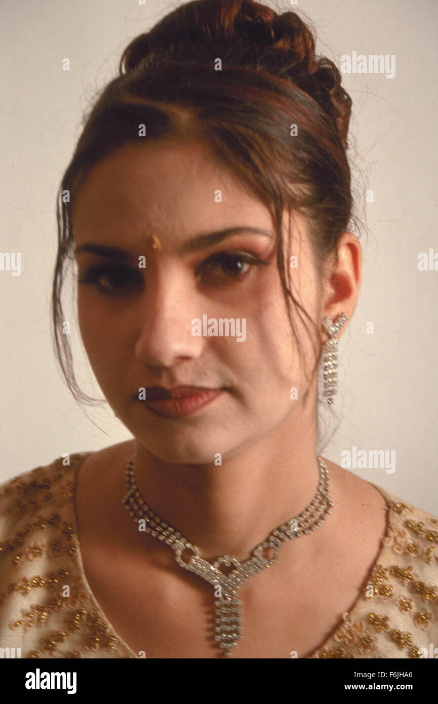 DATUM DER FREIGABE: 2004. FILMTITEL: Der Beauty Academy von Kabul. STUDIO: Laterna Magica-Medien. PLOT: Ein Dokumentarfilm nach amerikanischen Frauen (von denen einige aus Afghanistan in den frühen 1980er Jahren ausgewandert), die wieder die Hauptstadt Kabul, eine amerikanische Schule für Kosmetikerinnen zu öffnen. Einige ihrer Schüler sind Frauen, die Maintainedunderground-Beauty-Salons und die Stadt wurde unter strenger Kontrolle der Taliban. IM BILD:. Stockfoto