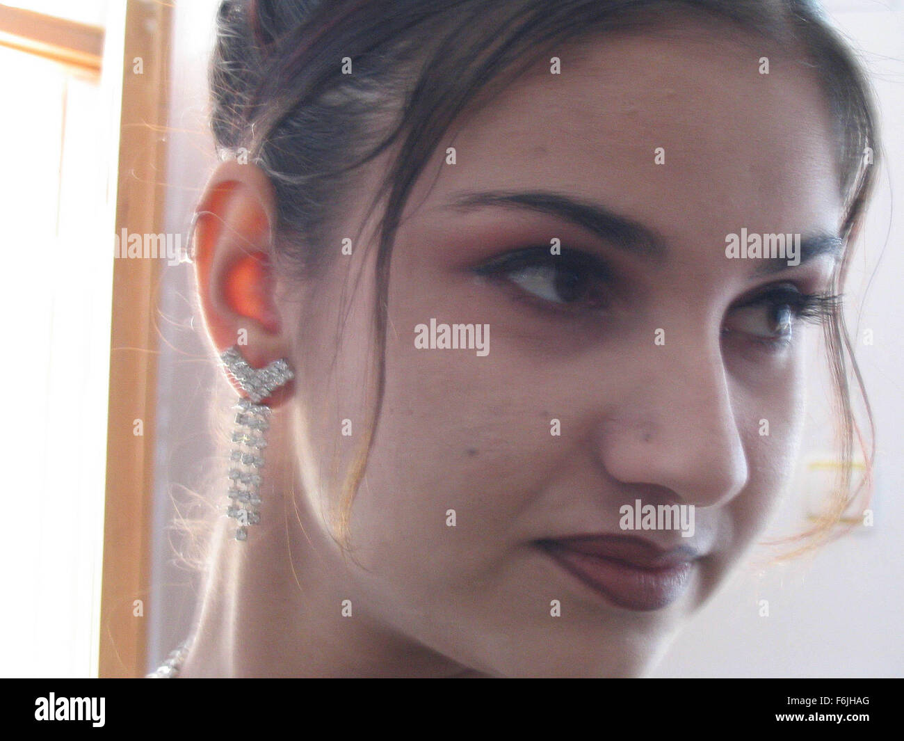 DATUM DER FREIGABE: 2004. FILMTITEL: Der Beauty Academy von Kabul. STUDIO: Laterna Magica-Medien. PLOT: Ein Dokumentarfilm nach amerikanischen Frauen (von denen einige aus Afghanistan in den frühen 1980er Jahren ausgewandert), die wieder die Hauptstadt Kabul, eine amerikanische Schule für Kosmetikerinnen zu öffnen. Einige ihrer Schüler sind Frauen, die Maintainedunderground-Beauty-Salons und die Stadt wurde unter strenger Kontrolle der Taliban. IM BILD:. Stockfoto