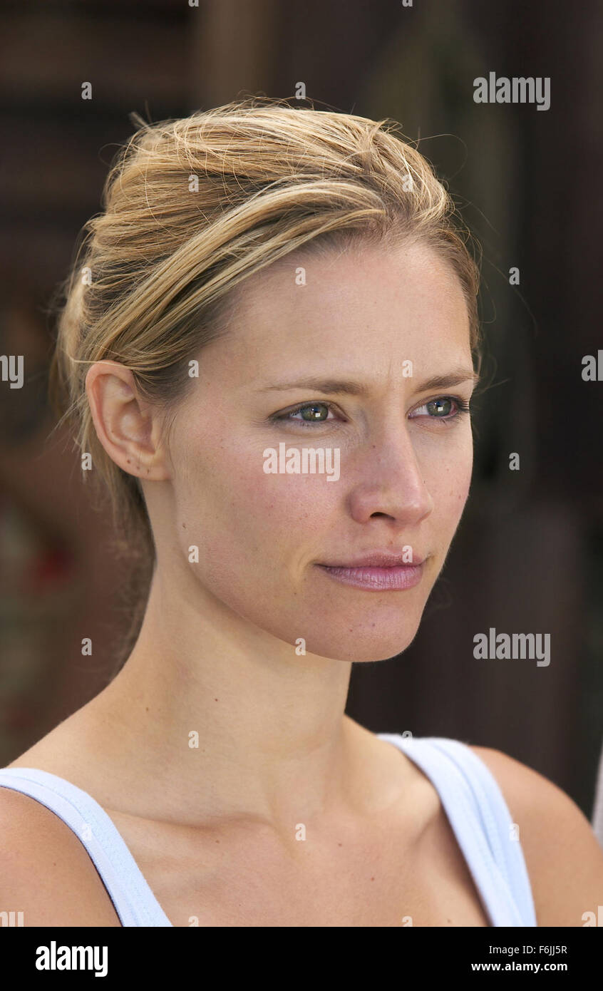 Erscheinungsdatum: 27. August 2004. FILMTITEL: Anacondas: die Jagd nach der Blut-Orchidee. STUDIO: Screen Gems. PLOT: Eine wissenschaftliche Expedition begibt sich auf Borneo, suchen eine Blume namens der Blut-Orchidee, die längere Lebensdauer gewähren könnte. Unterdessen laufen in Konflikt mit der sie Schlangen und einander. Im Bild: KADEE STRICKLAND als Samantha "Sam" Rodgers. Stockfoto