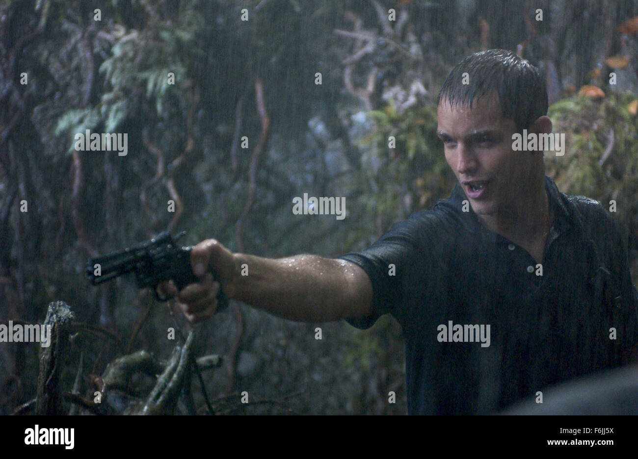 Erscheinungsdatum: 27. August 2004. FILMTITEL: Anacondas: die Jagd nach der Blut-Orchidee. STUDIO: Screen Gems. PLOT: Eine wissenschaftliche Expedition begibt sich auf Borneo, suchen eine Blume namens der Blut-Orchidee, die längere Lebensdauer gewähren könnte. Unterdessen laufen in Konflikt mit der sie Schlangen und einander. Im Bild: MATTHEW MARSDEN als Dr. Jack Byron. Stockfoto