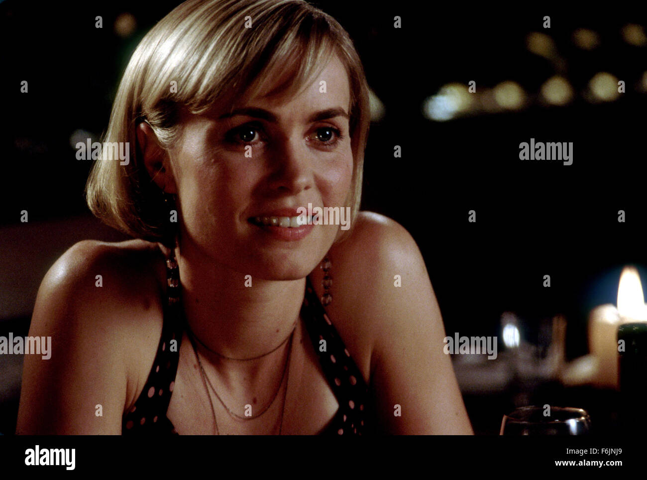 Erscheinungsdatum: 28. Januar 2005 Film Titel: Melinda und Melinda STUDIO: Fox Searchlight Bilder Regie: Woody Allen PLOT: zwei wechselnde Geschichten über Melinda (Mitchell) versucht zu begradigen, ihr Leben.   Im Bild: RADHA MITCHELL als Melinda.   (Bild Kredit: C Fox Searchlight Pictures/Entertainment Pictures) Stockfoto