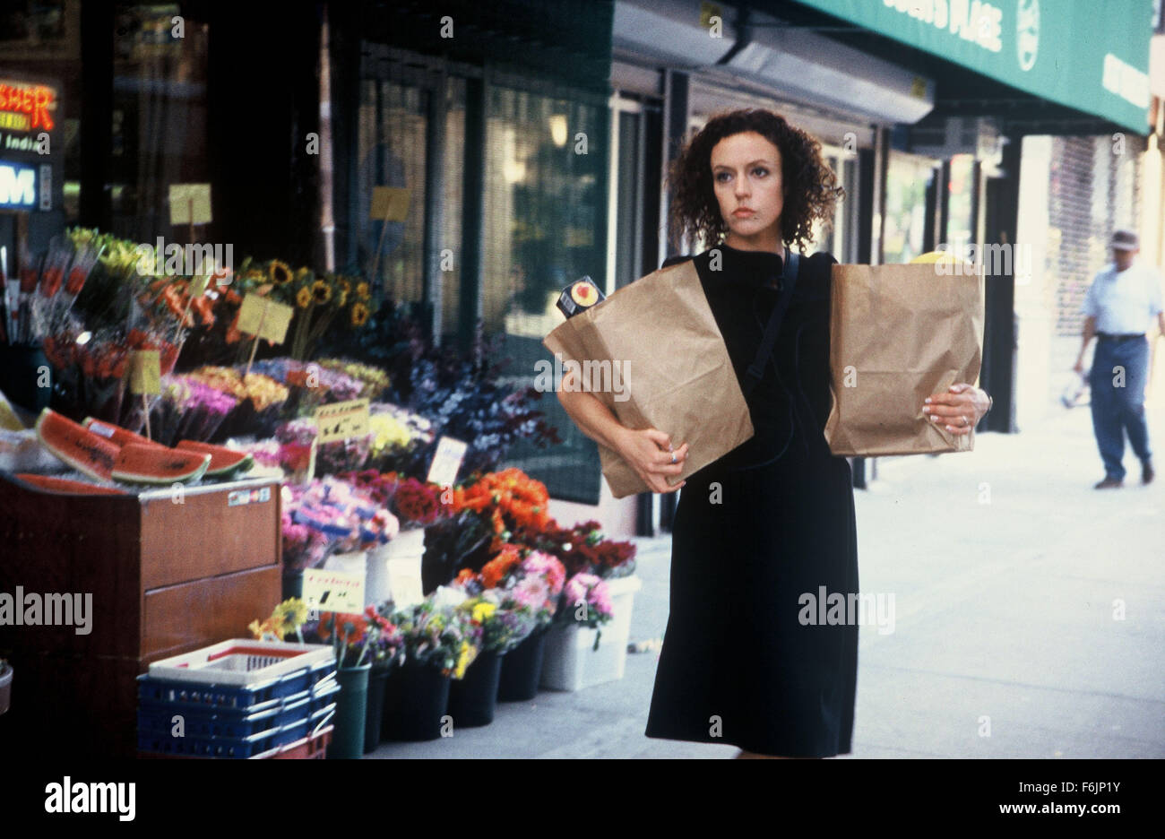 Datum der Freigabe: 20. August 2004. FILMTITEL: Rosenstraße. STUDIO: Studio Canal. PLOT: Nach dem Tod ihres Vaters ist Hannah besorgt mit dem seltsamen Verhalten ihrer Mutter. Als ihre Mutter unruhigen Kindheit aufgedeckt wird, erkennt Hannah wie wenig sie jemals kannte. Auf dem Bild: MARIA SCHRADER als Hannah Weinstien. Stockfoto