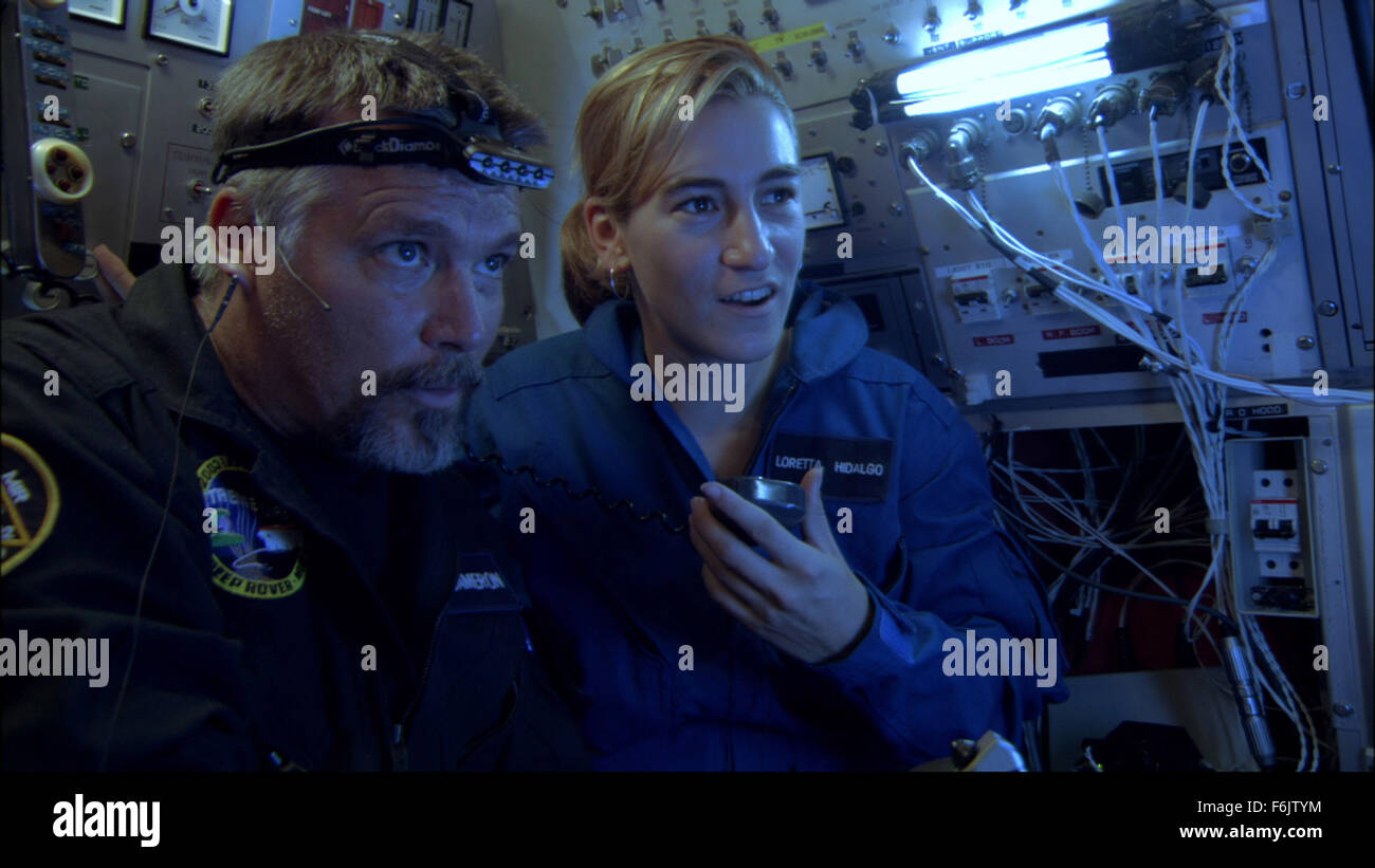 7. Dezember 2004; Los Angeles, Kalifornien, USA; Mike Cameron (ROV Schöpfer & Pilot), Loretta Hidalgo (Raum Generation Stiftungspräsident). Unter der Regie von James Cameron und Freigabe für 28. Januar 2005 festgelegt. Stockfoto