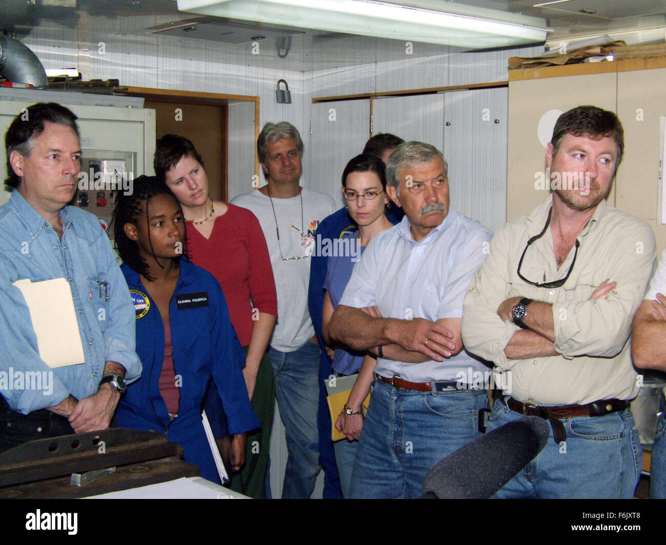 Erscheinungsdatum: 28. Januar 2005 Film Titel: Aliens von der tiefen STUDIO: Buena Vista Bilder Regisseur: James Cameron, Steven Quale PLOT: James Cameron verbündet sich mit NASA-Wissenschaftler, der mittelozeanische Rücken, eine versunkene Kette der Berge zu erkunden, dass Band der Erde und sind Heimat einiger der einzigartigsten Lebensformen unseres Planeten.   Bild: Szene aus dem Dokumentarfilm.   (Bild Kredit: C Buena Vista Pictures/Entertainment Bilder) Stockfoto