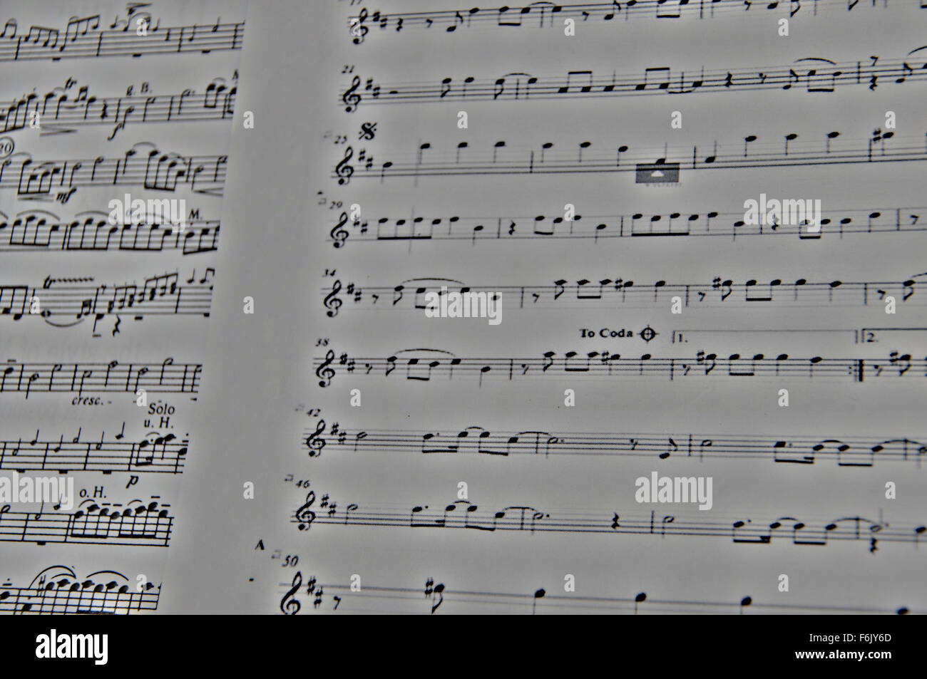 Graue Noten mit einer Melodie gedruckt Stockfoto