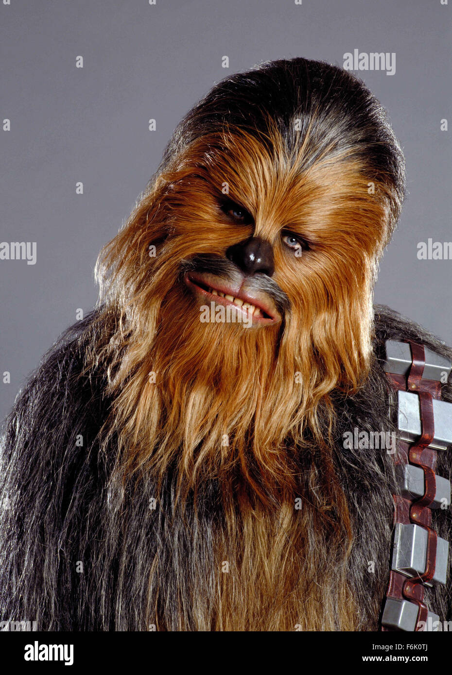 Datum der Freigabe: 19. Mai 2005. FILMTITEL: Star Wars: Episode III-die Rache von den Sith. STUDIO: Lucasfilm. PLOT: Eine Reifung Anakin Skywalker geht auf die dunkle Seite der Kraft und Sith-Lord Darth Vader wird. Wir erleben die Umwandlung in eine dunkle, beängstigend noch spannender Höhepunkt. Die Geschichte hier logischerweise richtet den Ereignissen von Episode IV, die ursprüngliche 1977 Star Wars Film in dem Darth Vader in den Krieg gegen seine eigenen Kinder, Luke und Leia zieht. IM BILD:. Stockfoto