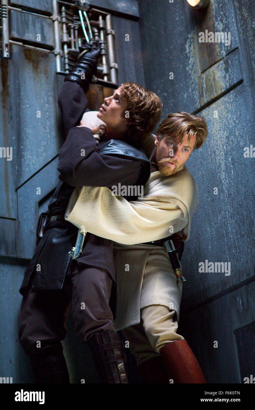 Datum der Freigabe: 19. Mai 2005. FILMTITEL: Star Wars: Episode III-die Rache von den Sith. STUDIO: Lucasfilm. PLOT: Eine Reifung Anakin Skywalker geht auf die dunkle Seite der Kraft und Sith-Lord Darth Vader wird. Wir erleben die Umwandlung in eine dunkle, beängstigend noch spannender Höhepunkt. Die Geschichte hier logischerweise richtet den Ereignissen von Episode IV, die ursprüngliche 1977 Star Wars Film in dem Darth Vader in den Krieg gegen seine eigenen Kinder, Luke und Leia zieht. Im Bild: EWAN MCGREGOR als Obi-Wan Kenobi und HAYDEN CHRISTENSEN als Anakin Skywalker. Stockfoto