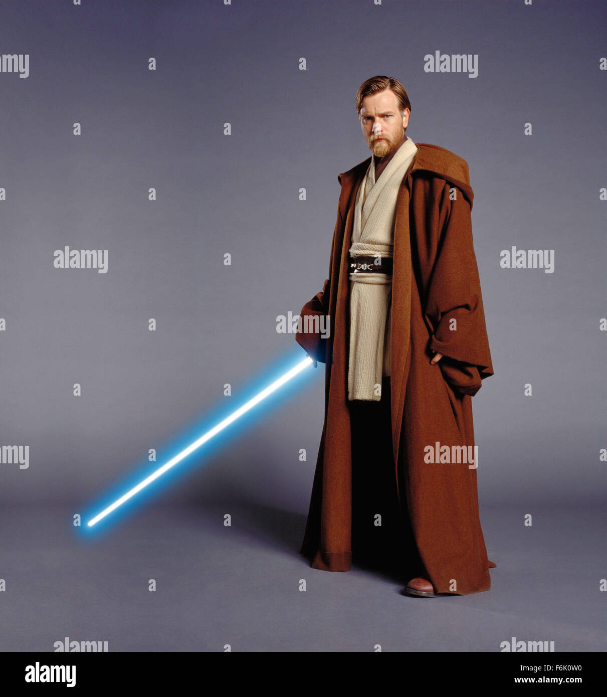 Datum der Freigabe: 19. Mai 2005. FILMTITEL: Star Wars: Episode III-die Rache von den Sith. STUDIO: Lucasfilm. PLOT: Eine Reifung Anakin Skywalker geht auf die dunkle Seite der Kraft und Sith-Lord Darth Vader wird. Wir erleben die Umwandlung in eine dunkle, beängstigend noch spannender Höhepunkt. Die Geschichte hier logischerweise richtet den Ereignissen von Episode IV, die ursprüngliche 1977 Star Wars Film in dem Darth Vader in den Krieg gegen seine eigenen Kinder, Luke und Leia zieht. Im Bild: EWAN MCGREGOR als Obi-Wan Kenobi. Stockfoto