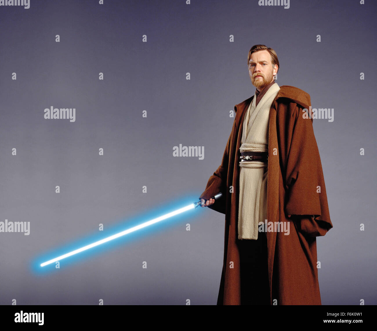 Datum der Freigabe: 19. Mai 2005. FILMTITEL: Star Wars: Episode III-die Rache von den Sith. STUDIO: Lucasfilm. PLOT: Eine Reifung Anakin Skywalker geht auf die dunkle Seite der Kraft und Sith-Lord Darth Vader wird. Wir erleben die Umwandlung in eine dunkle, beängstigend noch spannender Höhepunkt. Die Geschichte hier logischerweise richtet den Ereignissen von Episode IV, die ursprüngliche 1977 Star Wars Film in dem Darth Vader in den Krieg gegen seine eigenen Kinder, Luke und Leia zieht. Im Bild: EWAN MCGREGOR als Obi-Wan Kenobi. Stockfoto